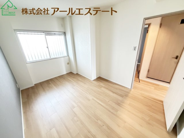 サンロイヤル加古川リバージュⅢ号館　　中古マンションの洋室