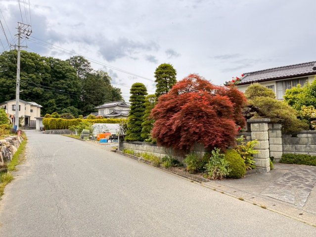 【前面道路含む現地写真】 | 上伊那郡箕輪町　中古戸建
