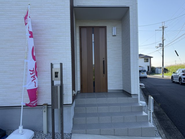 橿原市中町　新築未入居の玄関