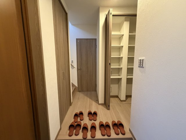 橿原市中町　新築未入居の収納|ホール収納