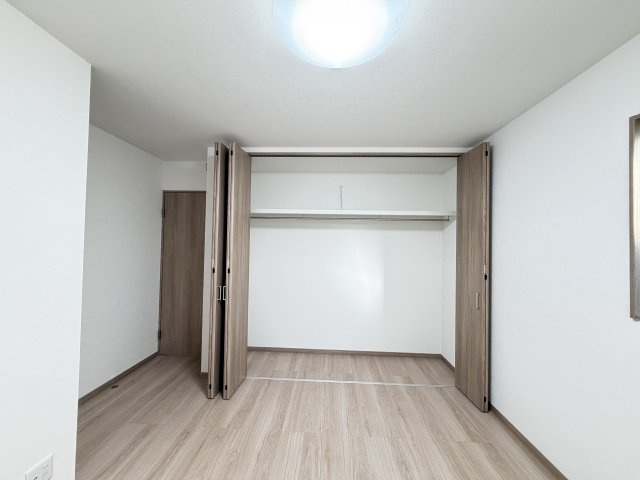 橿原市中町　新築未入居の子供部屋|洋室6.5帖　収納付き