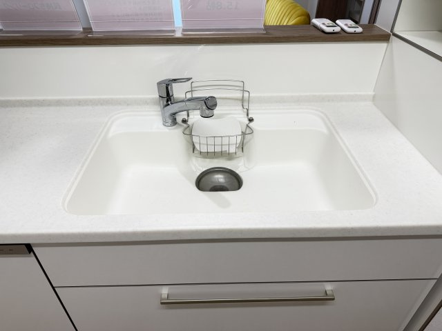 橿原市中町　新築未入居のキッチン|すっきりした一体型シンク