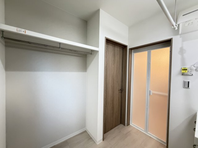 橿原市中町　新築未入居の独立洗面台|洗面脱衣室　枕棚ハンガーパイプ付き