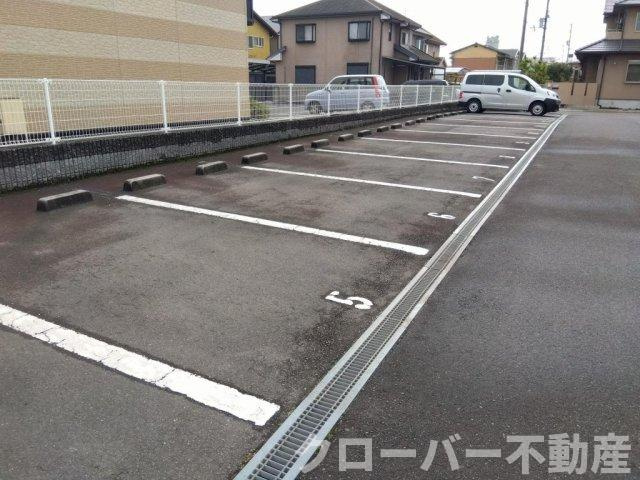 レオパレス東大浜の駐車場