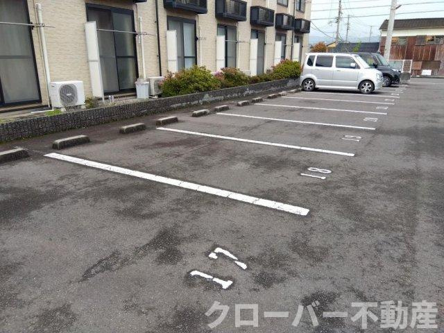レオパレス東大浜の駐車場