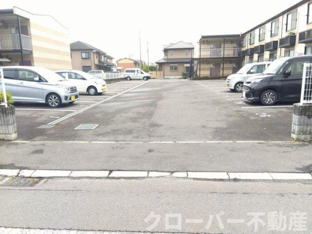 レオパレス東大浜の駐車場