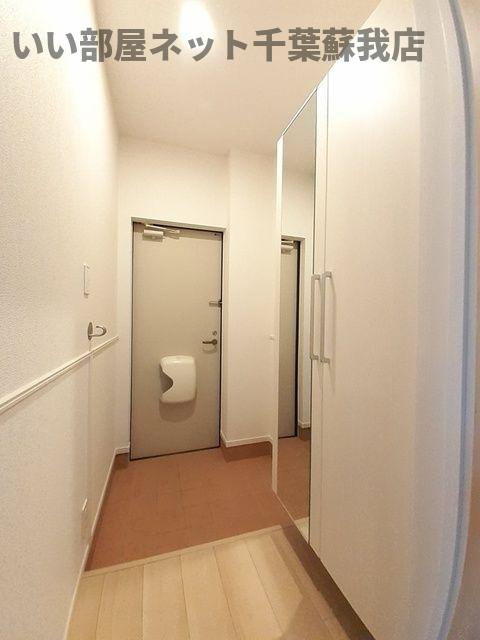 シャ・ノワール　イーストの玄関|収納もある玄関です