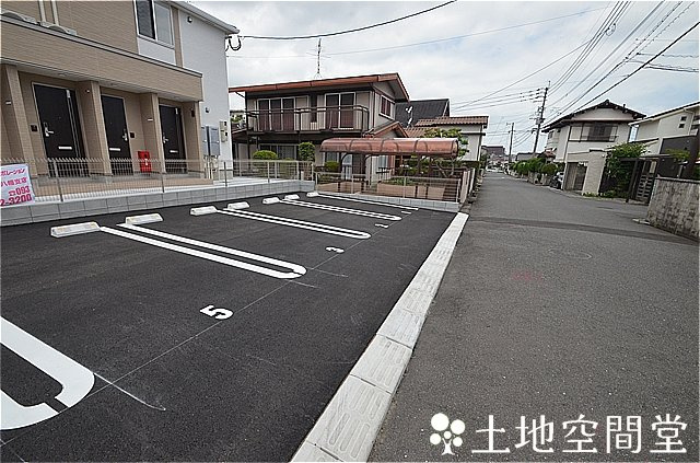 ボンシャンス楠木の駐車場