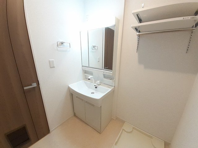 フェニックスＢの洗面所|朝の身支度には欠かせない独立洗面化粧台