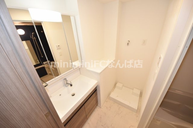ラ・フォルム鎗屋町の洗面所|階数により建具などの色が違います