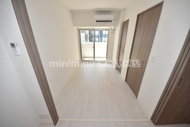 ラ・フォルム鎗屋町の寝室|階数により建具などの色が違います