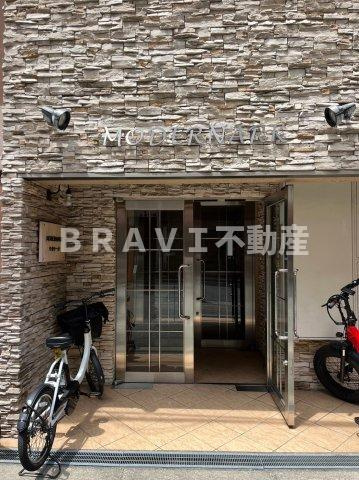 モダナーク　BRAVI不動産のエントランス|【モダナーク】