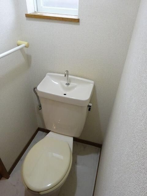 市川市福栄２丁目のアパートのトイレ
