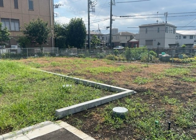 【外観】 | 土地購入を検討されている場合、境界杭がない状態で購入してしまうと境界確定測量をする必要があり、費用がかかります。購入の前に、売主、隣土地所有者立ち合いのもと境界を確定し境界杭を設置するのがベストです。