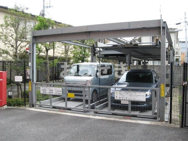 ディライト・ファイブの駐車場