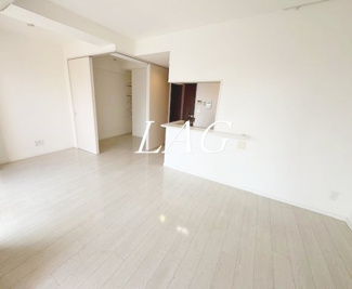 【居間・リビング】 | エルザ柏 | 洋室のお部屋です。