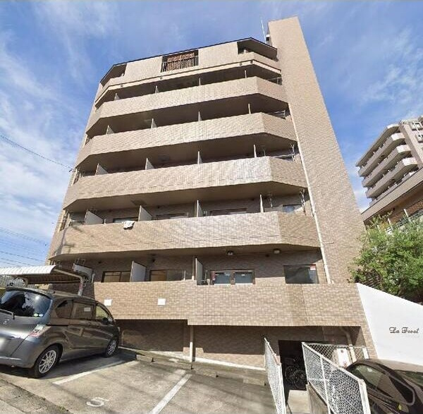 ラフォーレ竹山の外観