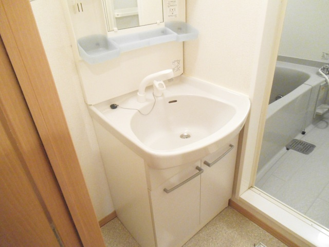 リバレイン浮間　Ⅰの洗面所|独立洗面台のあるお部屋です！