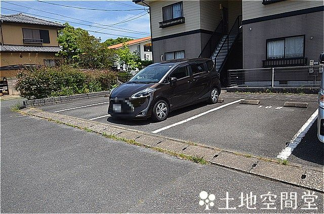 ヴィクトワール高須の駐車場