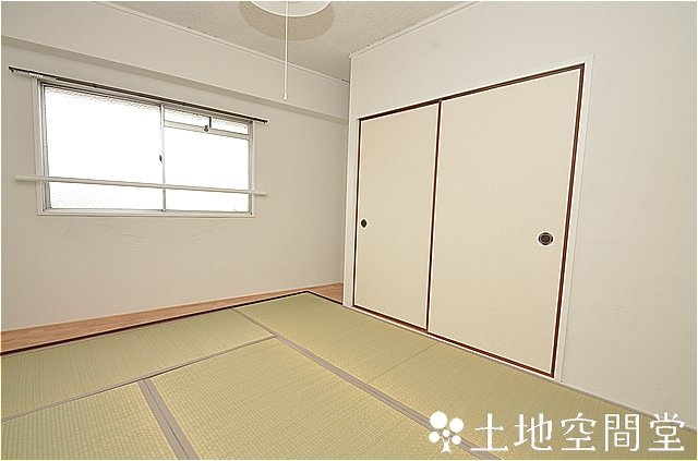 子籠ビルの和室