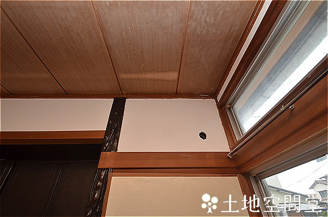塔野3丁目戸建のその他|エアコン穴空いています。エアコンは設備についていません。