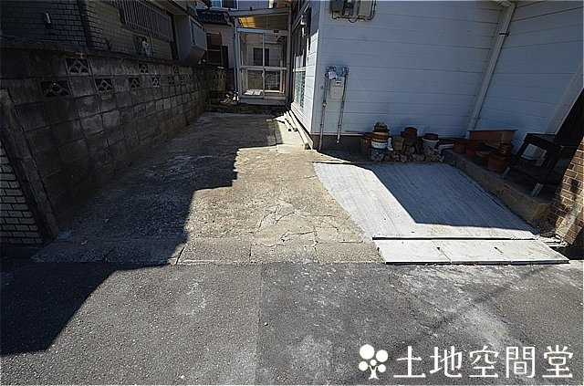 塔野3丁目戸建の駐車場|普通車サイズよっては1台のみ※現地確認要する。