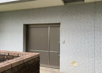 【駐輪場】 | 小田急コアロード相模原Ⅱ | 敷地内にしっかり整備された駐輪場スペースを備えています。相模原駅まで徒歩4分の平坦地ですが、日常の移動手段や通勤・通学、お買い物に自転車を活用される方にとっても大変ありがたい共用設備となります。
