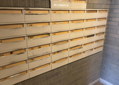 【設備】 | 小田急コアロード相模原Ⅱ | 1階共用部分に設置された集合郵便受けです。ダイヤルロック等のセキュリティに配慮された設計でプライバシーを守ります。毎日利用する場所だからこそ清掃が行き届き、綺麗な状態がしっかり維持されています。