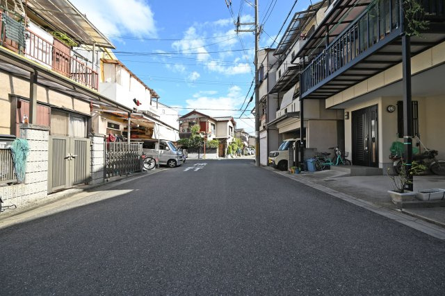 摂津市新在家１丁目中古一戸建て│3LDK+駐車1台可の周辺|周辺にスーパー・コンビニがあり、生活施設が身近にそろった利便性の高い住環境です。