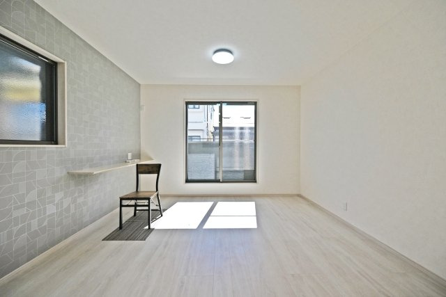摂津市新在家１丁目中古一戸建て│3LDK+駐車1台可のダイニング|人が集まりたくなる開放的な空間が、毎日の暮らしをより豊かに彩ります。