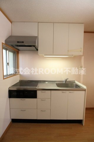 第2年見マンションのキッチン|コンパクトなキッチンで掃除もラクラク