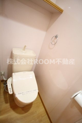 第2年見マンションのトイレ|落ち着いた色調のトイレです