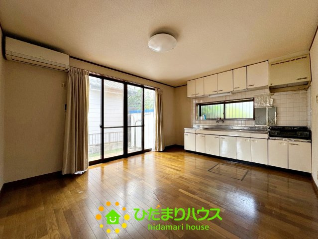 白岡市西２丁目　中古一戸建ての居間・リビング