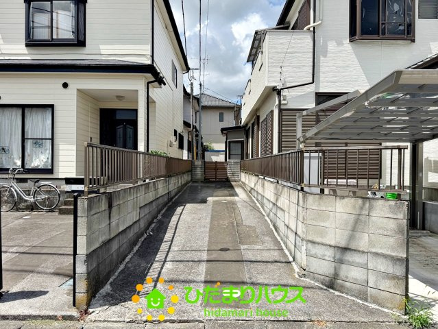 白岡市西２丁目　中古一戸建ての駐車場