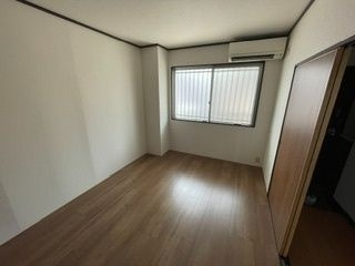 サンライフ大元の洋室