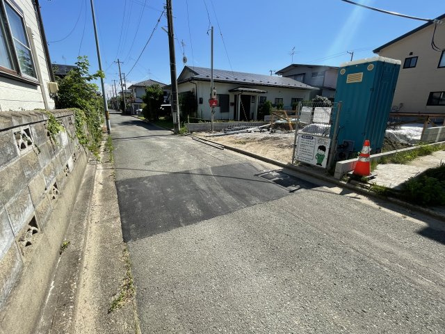 【新築戸建て】秋田市泉一ノ坪第1の前面道路含む現地写真