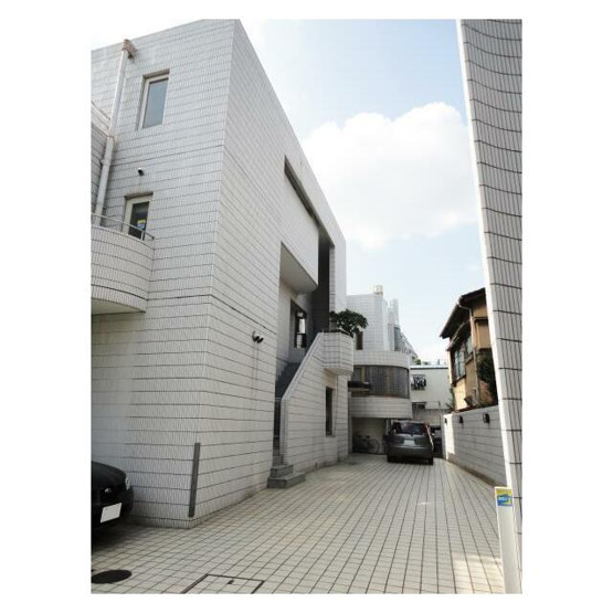 【外観】 | 落合ミュージックハイム | 鉄筋コンクリート造のがっちりとした建物。