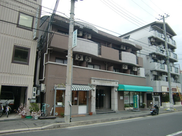 ローテローゼ本山の外観