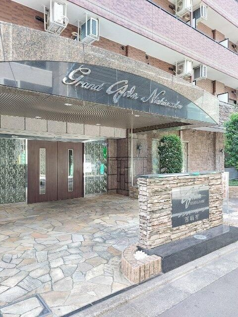グランド・ガーラ西麻布のエントランス