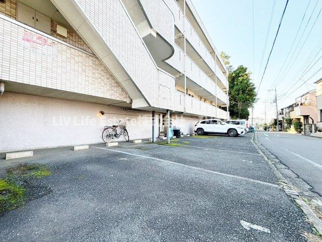 JUNひばりヶ丘の駐車場