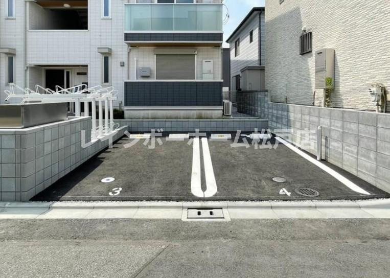 グラナーデ八潮の駐車場|駐車スペースもあります