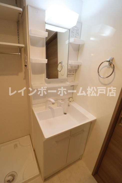 グラナーデ八潮の洗面所|広い洗面スペース