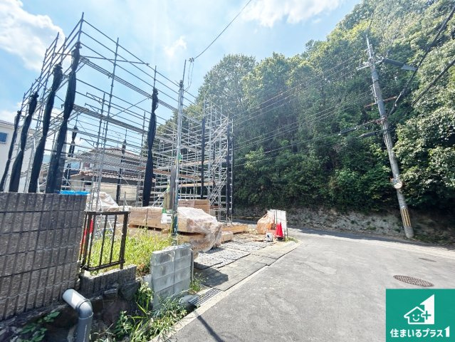 ●29(土)30(日)現地案内可能！　香芝市穴虫　第4期　新築一戸建ての前面道路含む現地写真|周辺は閑静な住宅街です。前面道路もしっかりと有りますので車の出し入れも安心ですよ！