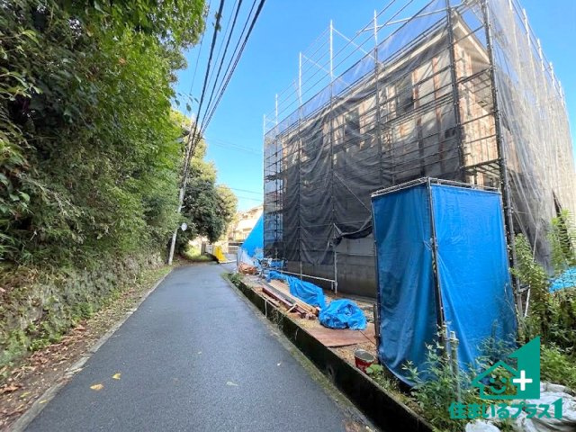 ●26(土)27(日)現地案内可能！　香芝市穴虫　第4期　新築一戸建ての前面道路含む現地写真|周辺は閑静な住宅街です。前面道路もしっかりと有りますので車の出し入れも安心ですよ！