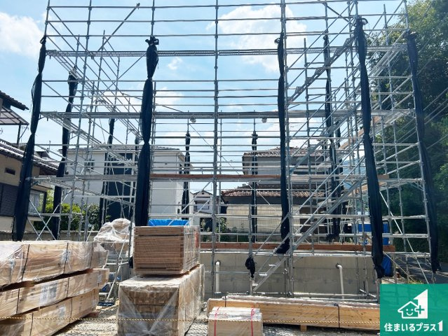 ●5(土)6(日)現地案内可能！　香芝市穴虫　第4期　新築一戸建ての外観|現在はこんな感じです。完成までが待ち遠しいですね。