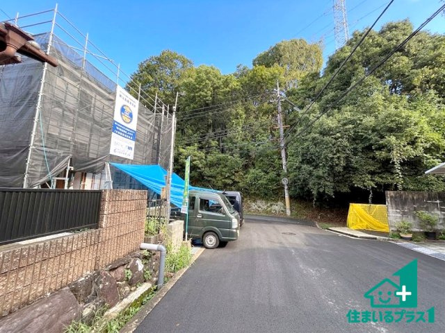 ●3(土)4(日)現地案内可能！　香芝市穴虫　第4期　新築一戸建ての前面道路含む現地写真|駅やスーパー、小学校・中学校等日常生活に欠かせない情報や道のりもご紹介いたしますのでお気軽にご相談ください。