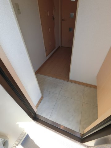 プレジールⅠの玄関|※反転タイプ