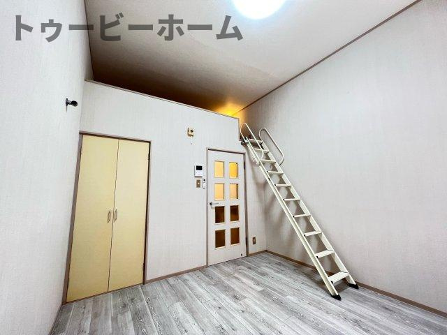 入間川プレミアムの居間・リビング|こちらのリビングで趣味の時間をお楽しみください