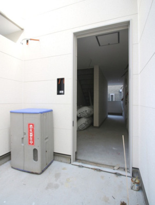 【エントランス】 | ジーメゾン川越稲荷町グリュック | 落ち着いたエントランスです