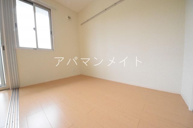 【寝室】 | コートロイヤルアネックス | 広くて明るい寝室